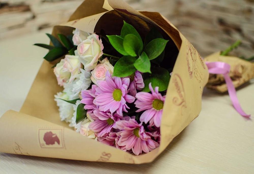 Букет цветов из: Розы и Хризантемы в Кировске Мурманской области