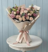 Букет цветов из:  Розы и Лизиантусы в Кировске Мурманской области