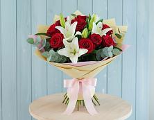 Букет цветов из:  Лилии и Розы в Кировске Мурманской области