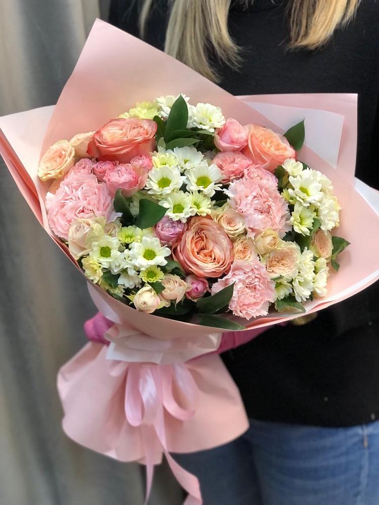 Букет цветов из: Гвоздики, Розы и Хризантемы в Кировске Мурманской области