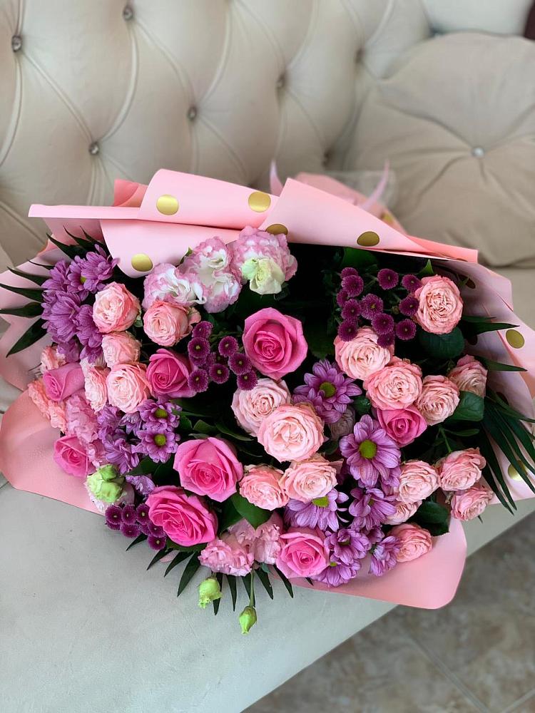 Букет цветов из: Хризантемы, Розы и Лизиантусы в Кировске Мурманской области