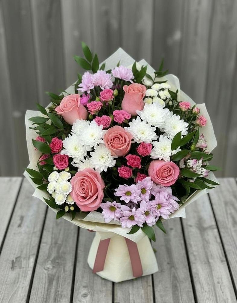 Букет цветов из: Альстромерии, Гвоздики, Розы и Хризантемы в Кировске Мурманской области