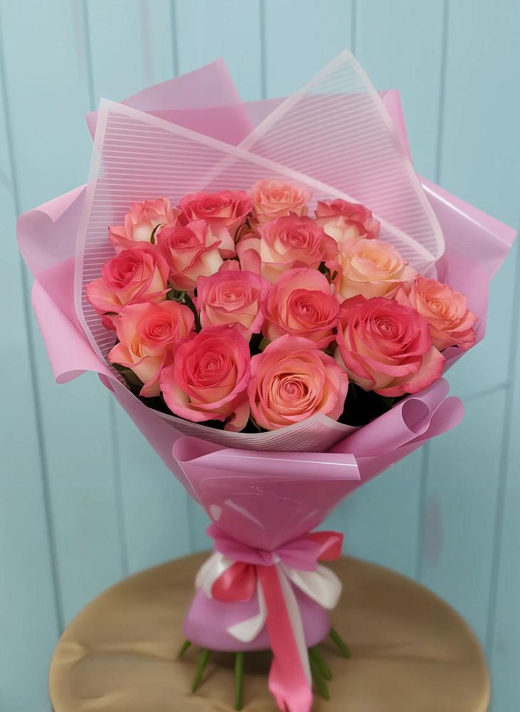Букет 15 Розовых роз Равель в Кировске Мурманской области