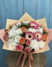 Букет цветов из:  Розы, Герберы и Хризантемы в Кировске Мурманской области