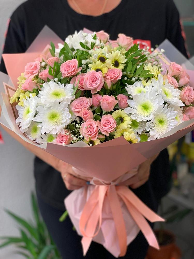 Букет цветов из: Розы и Хризантемы в Кировске Мурманской области