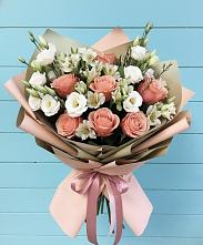 Букет цветов из:  Розы, Альстромерии и Лизиантусы в Кировске Мурманской области