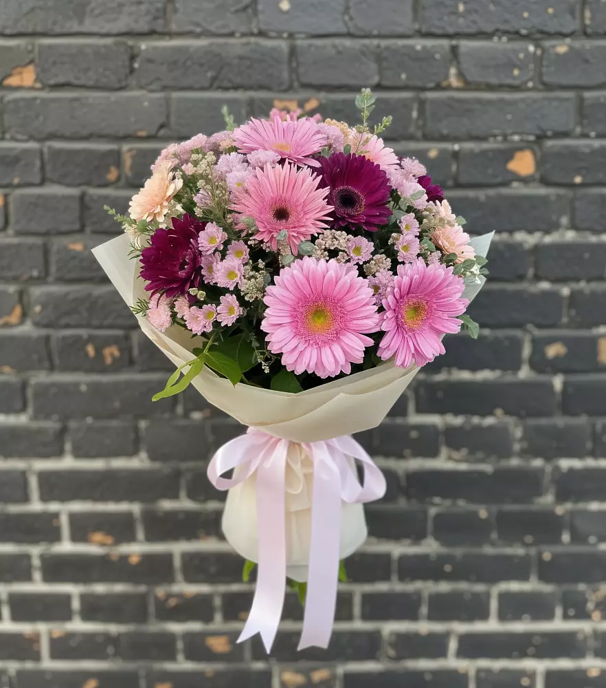 Букет цветов из: Герберы и Хризантемы в Кировске Мурманской области