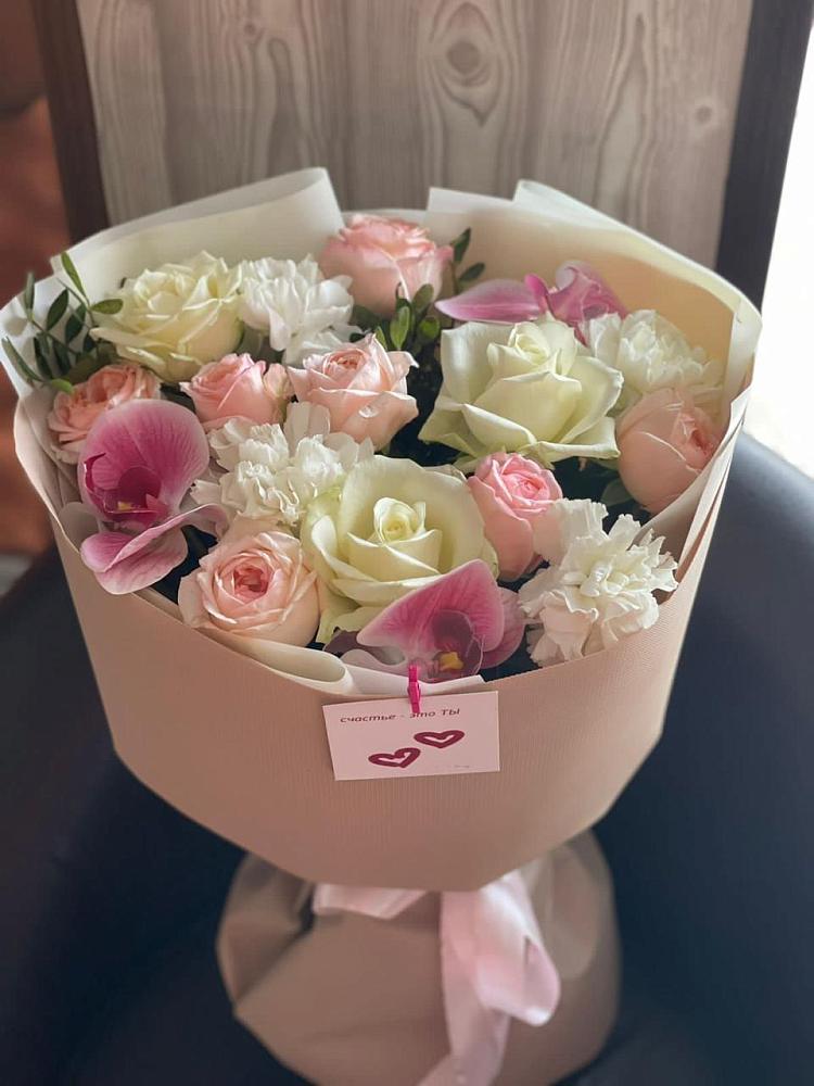 Букет цветов из: Орхидеи, Розы и Гвоздики в Кировске Мурманской области