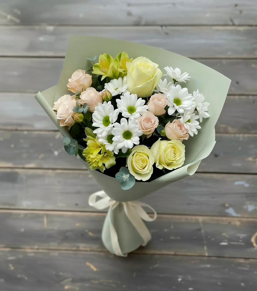 Букет цветов из: Альстромерии, Розы и Хризантемы в Кировске Мурманской области