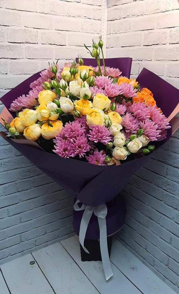 Букет цветов из: Хризантемы и Розы в Кировске Мурманской области