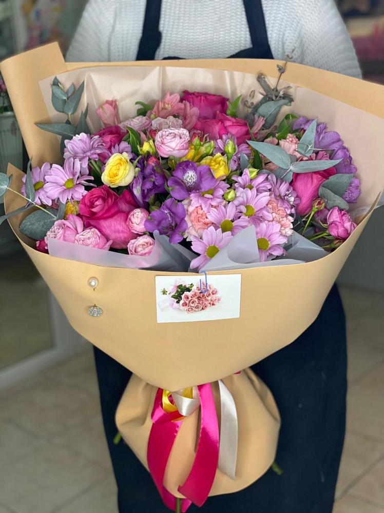 Букет цветов из: Хризантемы, Гвоздики и Альстромерии в Кировске Мурманской области