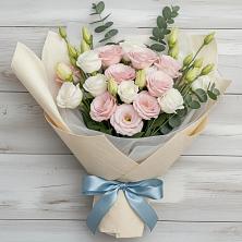 Букет цветов из:  Лизиантусы в Кировске Мурманской области