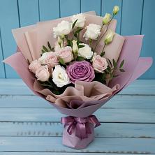 Букет цветов из:  Розы и Лизиантусы в Кировске Мурманской области
