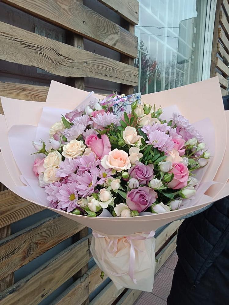 Букет цветов из: Розы и Хризантемы в Кировске Мурманской области