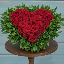 Цветочная композиция из Розы в виде сердца в Кировске Мурманской области