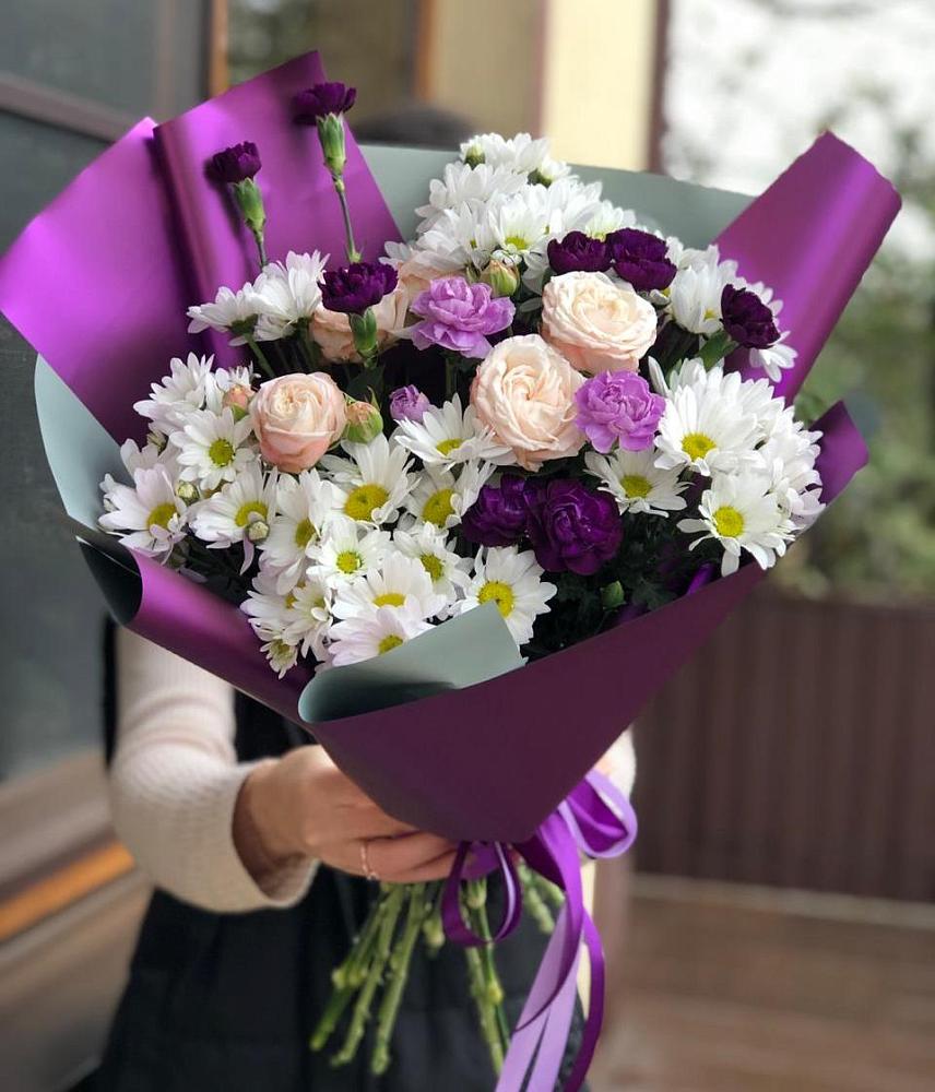 Букет цветов из: Хризантемы, Гвоздики и Розы в Кировске Мурманской области