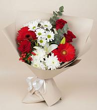 Букет цветов из:  Розы, Хризантемы, Герберы и Лилии в Кировске Мурманской области