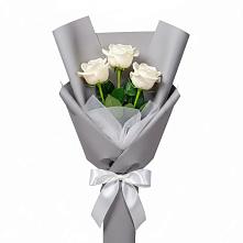 Букет 3 белые розы в Кировске Мурманской области