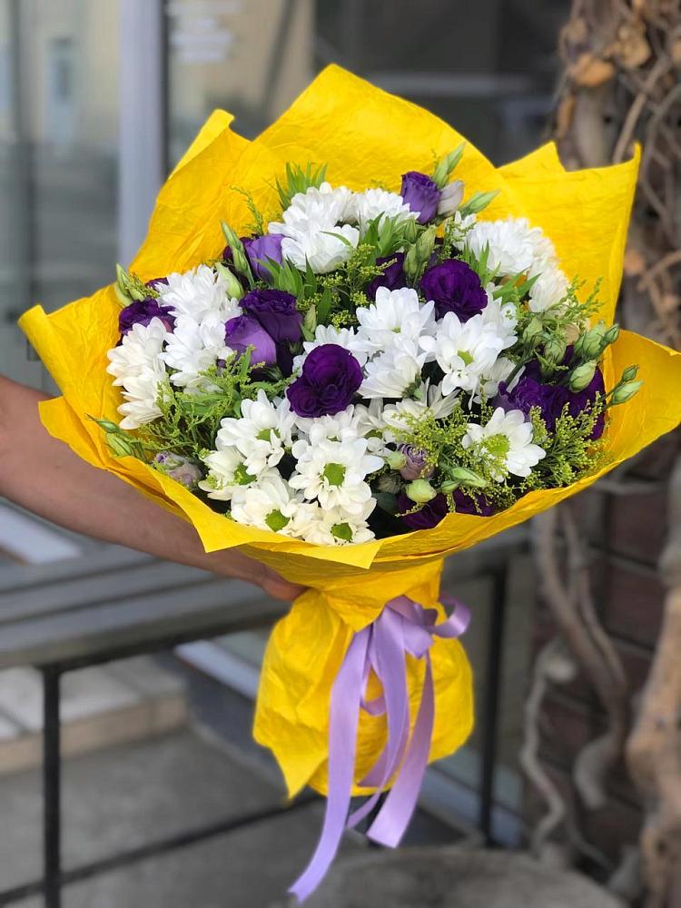 Букет цветов из: Ирисы, Хризантемы и Ромашки в Кировске Мурманской области