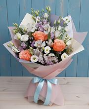 Букет цветов из:  Лизиантусы, Розы, Альстромерии и Гипсофила в Кировске Мурманской области