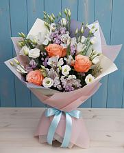 Букет цветов из:  Лизиантусы, Розы, Альстромерии и Гипсофила в Кировске Мурманской области