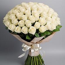 Букет 101 беля роза Белоснежка в Кировске Мурманской области
