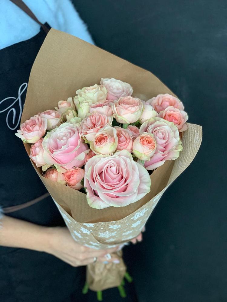 Букет цветов из: Хризантемы и Розы в Кировске Мурманской области