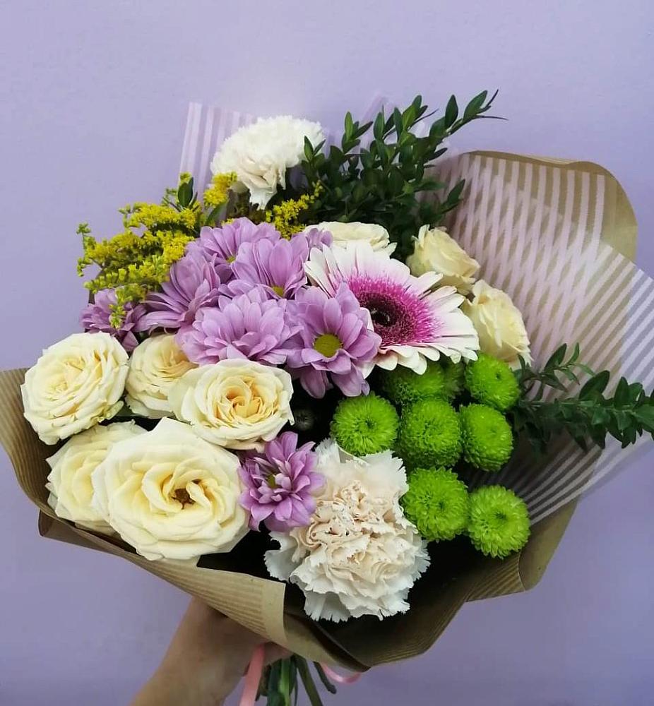 Букет цветов из: Хризантемы, Розы, Гвоздики и Герберы в Кировске Мурманской области