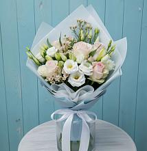 Букет цветов из:  Розы и Лизиантусы в Кировске Мурманской области