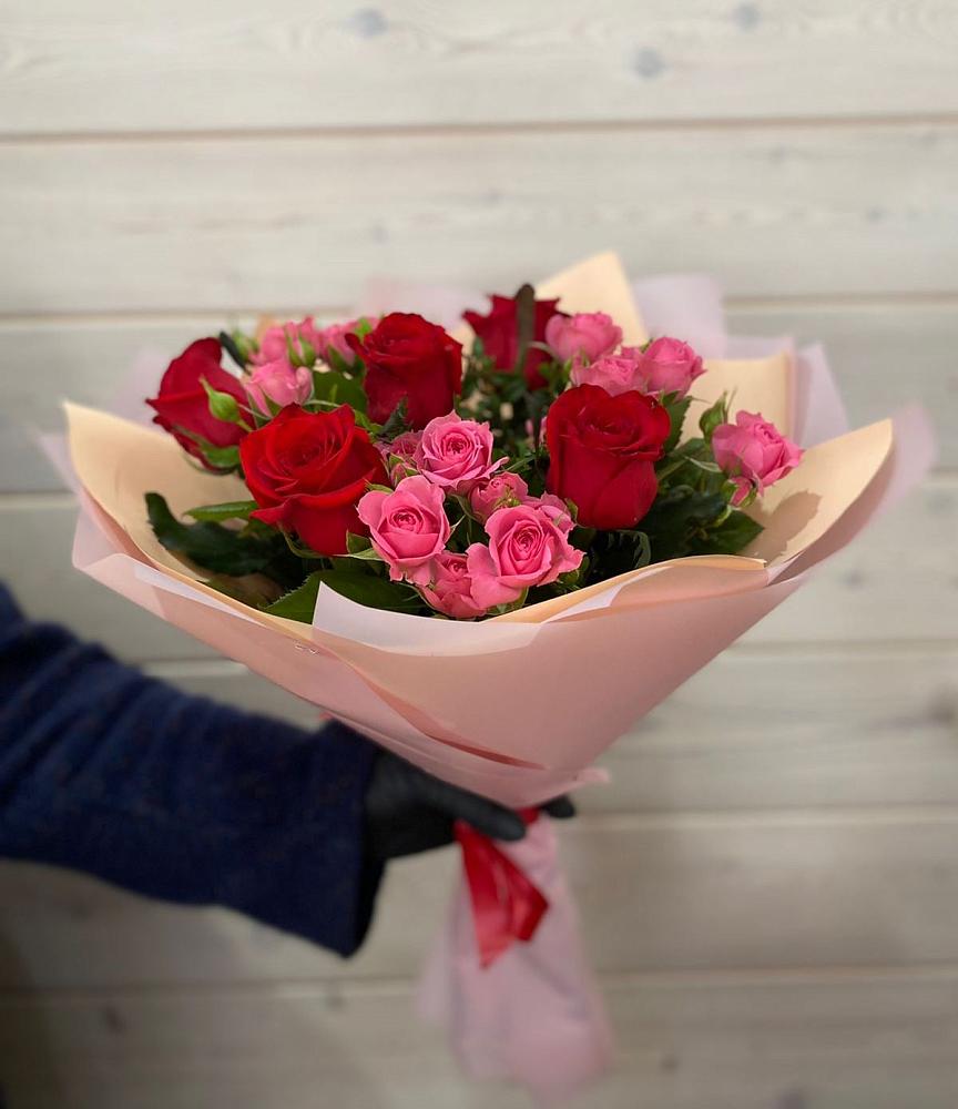 Букет цветов из: Розы в Кировске Мурманской области