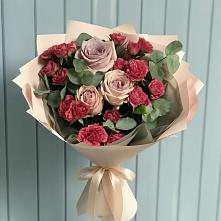 Букет цветов из:  Гвоздики и Розы в Кировске Мурманской области