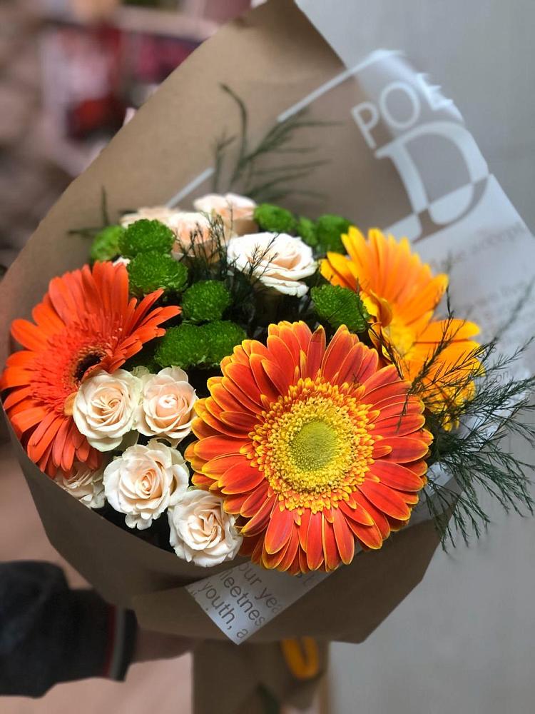 Букет цветов из: Герберы, Хризантемы и Розы в Кировске Мурманской области