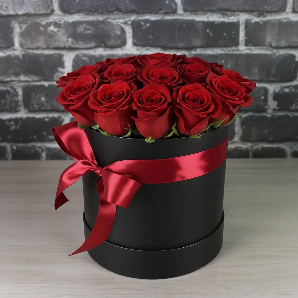 Цветочная композиция из Розы в шляпной коробке в Кировске Мурманской области