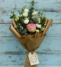 Букет цветов из:  Розы и Лизиантусы в Кировске Мурманской области