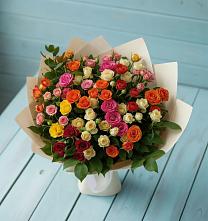 Букет Микс из разноцветных кустовых роз в Кировске Мурманской области