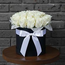 Цветочная композиция из Розы в шляпной коробке в Кировске Мурманской области